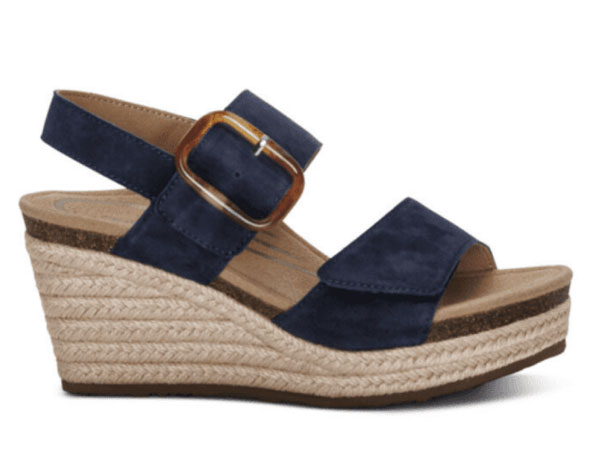 Barking Dog Shoes reviews and recommends the best footwear for people with various foot issues (as well as for women with average feet for whom comfort is a high priority).