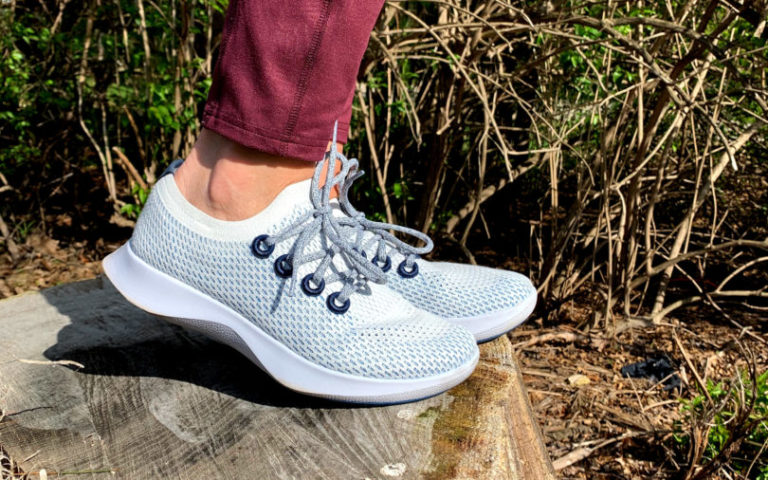 Barking Dog Shoes reviews and recommends the best footwear for people with various foot issues (as well as for women with average feet for whom comfort is a high priority).