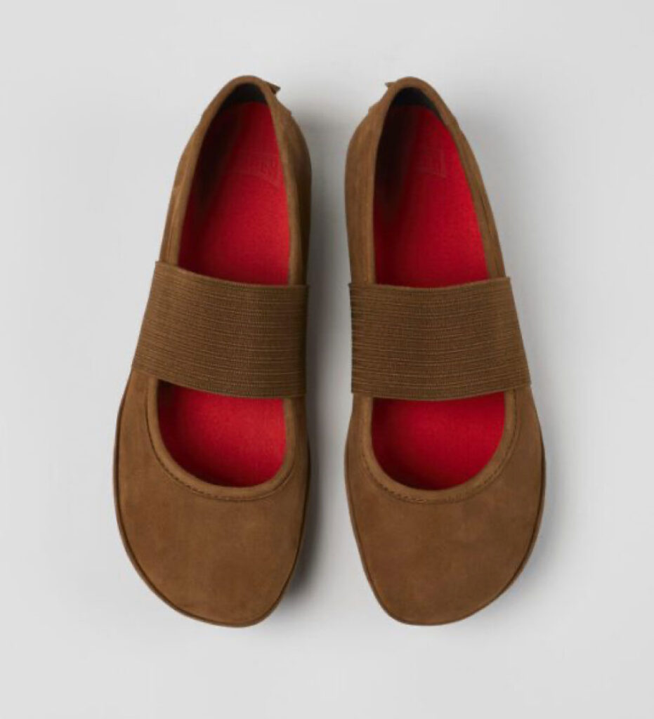 Barking Dog Shoes reviews and recommends the best footwear for people with various foot issues (as well as for women with average feet for whom comfort is a high priority).