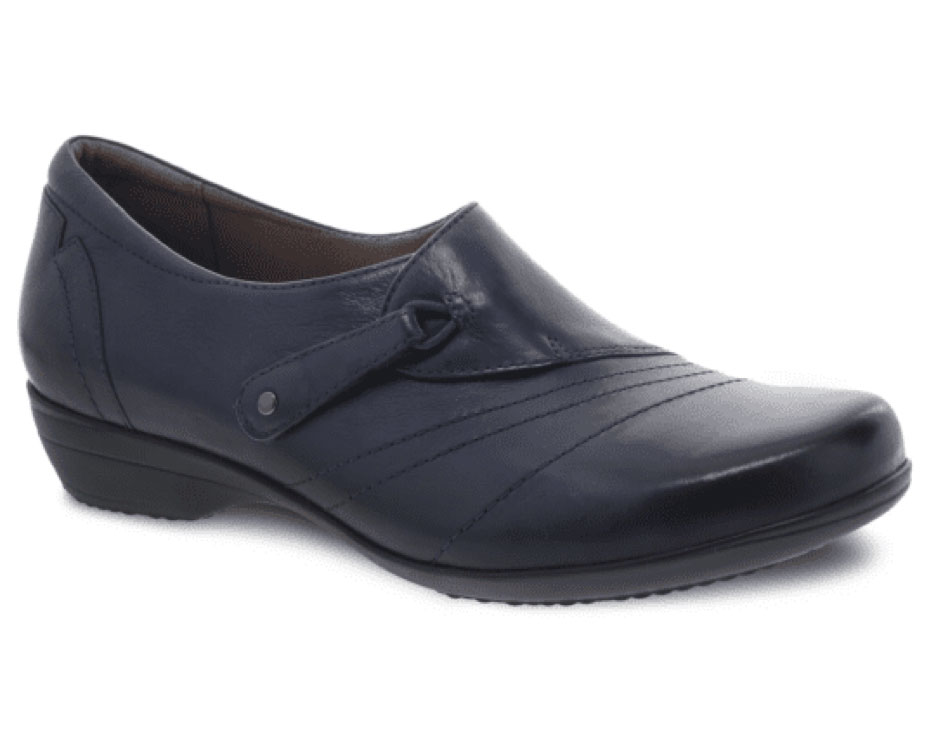 Barking Dog Shoes reviews and recommends the best footwear for people with various foot issues (as well as for women with average feet for whom comfort is a high priority).