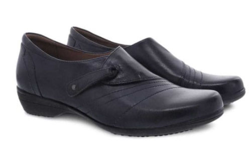 Dansko-Franny-in-navy Barking Dog Shoes reviews and recommends the best footwear for people with various foot issues (as well as for women with average feet for whom comfort is a high priority).