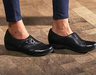 Dansko-Franny Barking Dog Shoes reviews and recommends the best footwear for people with various foot issues (as well as for women with average feet for whom comfort is a high priority).