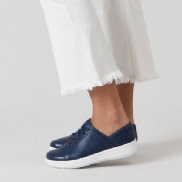 Barking Dog Shoes reviews and recommends the best footwear for people with various foot issues (as well as for women with average feet for whom comfort is a high priority).