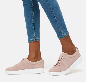 Barking Dog Shoes reviews and recommends the best footwear for people with various foot issues (as well as for women with average feet for whom comfort is a high priority).