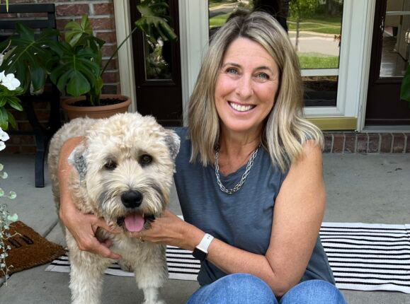 Barking Dog Shoes reviews and recommends the best footwear for people with various foot issues (as well as for women with average feet for whom comfort is a high priority).