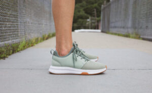 Barking Dog Shoes reviews and recommends the best footwear for people with various foot issues (as well as for women with average feet for whom comfort is a high priority).