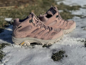 Barking Dog Shoes reviews and recommends the best footwear for people with various foot issues (as well as for women with average feet for whom comfort is a high priority).