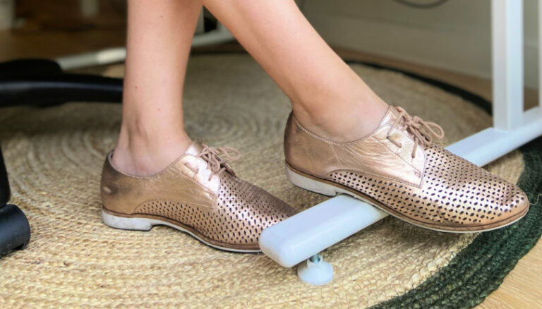 Barking Dog Shoes reviews and recommends the best footwear for people with various foot issues (as well as for women with average feet for whom comfort is a high priority).