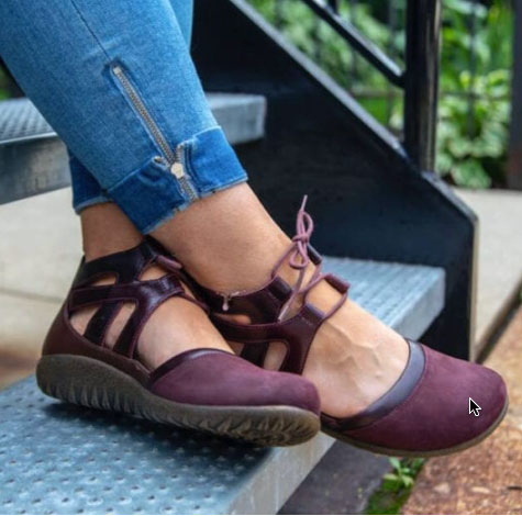 Naot-Kata Barking Dog Shoes reviews and recommends the best footwear for people with various foot issues (as well as for women with average feet for whom comfort is a high priority).