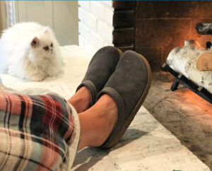 Barking Dog Shoes reviews and recommends the best footwear for people with various foot issues (as well as for women with average feet for whom comfort is a high priority).