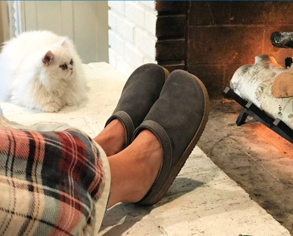 Barking Dog Shoes reviews and recommends the best footwear for people with various foot issues (as well as for women with average feet for whom comfort is a high priority).