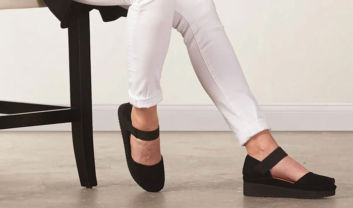 Barking Dog Shoes reviews and recommends the best footwear for people with various foot issues (as well as for women with average feet for whom comfort is a high priority).