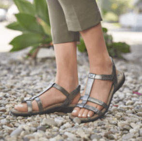 Barking Dog Shoes reviews and recommends the best footwear for people with various foot issues (as well as for women with average feet for whom comfort is a high priority).