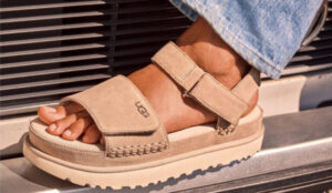 Barking Dog Shoes reviews and recommends the best footwear for people with various foot issues (as well as for women with average feet for whom comfort is a high priority).