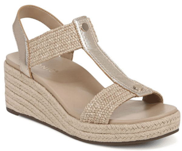 Barking Dog Shoes reviews and recommends the best footwear for people with various foot issues (as well as for women with average feet for whom comfort is a high priority).