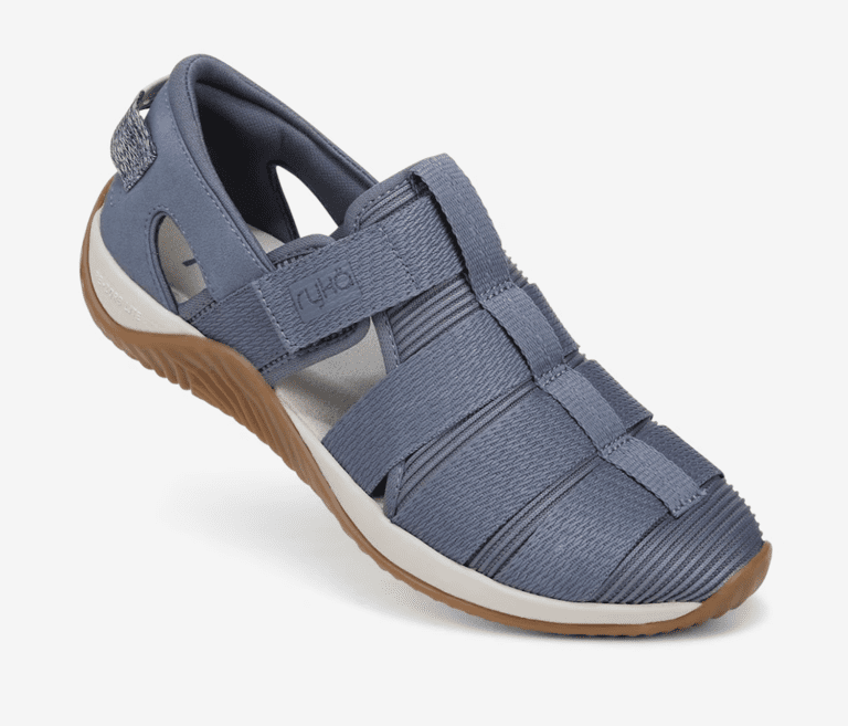 Barking Dog Shoes reviews and recommends the best footwear for people with various foot issues (as well as for women with average feet for whom comfort is a high priority).