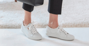 Barking Dog Shoes reviews and recommends the best footwear for people with various foot issues (as well as for women with average feet for whom comfort is a high priority).