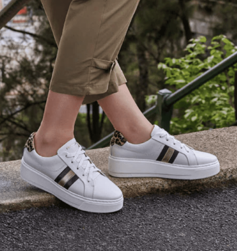 Barking Dog Shoes reviews and recommends the best footwear for people with various foot issues (as well as for women with average feet for whom comfort is a high priority).