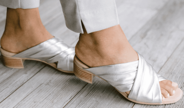 Barking Dog Shoes reviews and recommends the best footwear for people with various foot issues (as well as for women with average feet for whom comfort is a high priority).