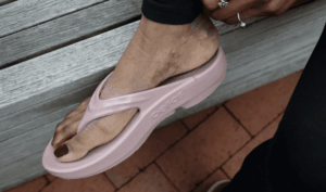 Barking Dog Shoes reviews and recommends the best footwear for people with various foot issues (as well as for women with average feet for whom comfort is a high priority).