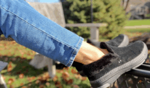 Barking Dog Shoes reviews and recommends the best footwear for people with various foot issues (as well as for women with average feet for whom comfort is a high priority).