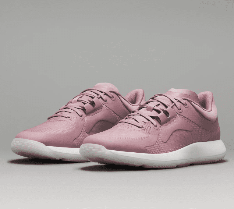 Barking Dog Shoes reviews and recommends the best footwear for people with various foot issues (as well as for women with average feet for whom comfort is a high priority).